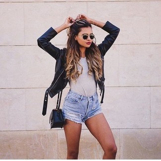 Comment porter un short en denim bleu clair