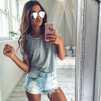 Comment porter un short en denim bleu clair