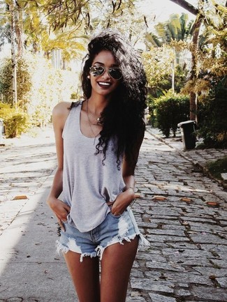 Comment porter un short en denim bleu clair