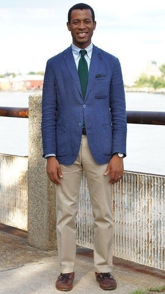 Comment porter une chemise de ville bleu clair avec un blazer bleu