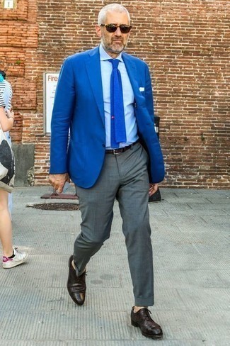 Comment porter une chemise de ville bleu clair avec un blazer bleu