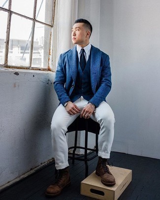 Comment porter une chemise de ville bleu clair avec un blazer bleu