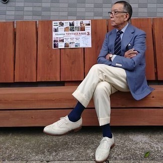 Comment porter une chemise de ville bleu clair avec un blazer bleu