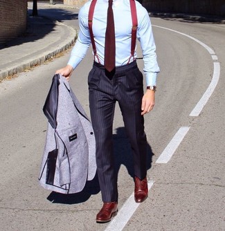 Des chaussures richelieu à porter avec une chemise de ville bleu clair