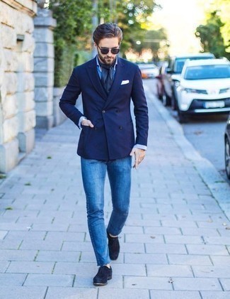 Des chaussures richelieu à porter avec une chemise de ville bleu clair au printemps