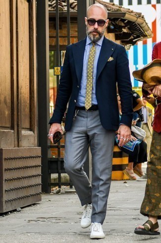 Comment porter une chemise de ville en vichy bleu clair