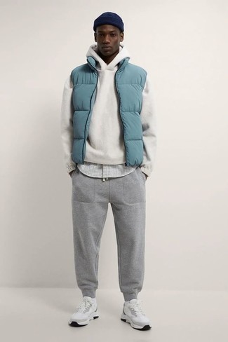 Comment porter une veste bleu clair pour un style relax