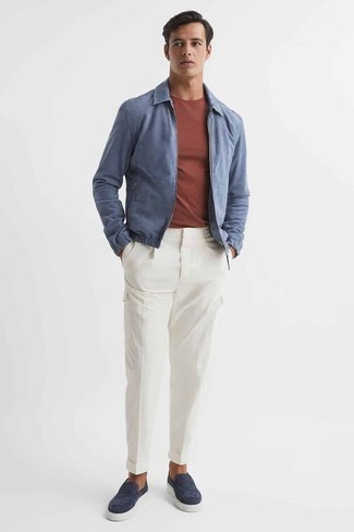 Comment porter une veste bleu clair pour un style chic decontractés au printemps