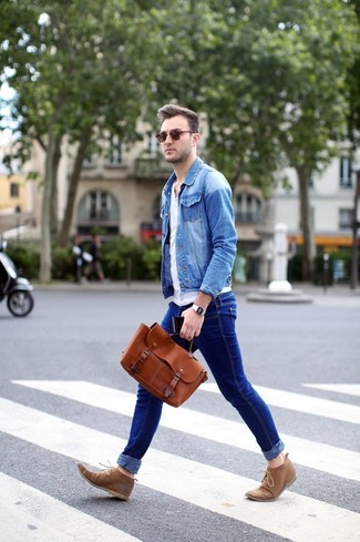 Comment porter une veste bleu clair quand il fait chaud