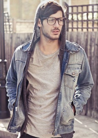 Comment porter une veste bleu clair quand il fait chaud