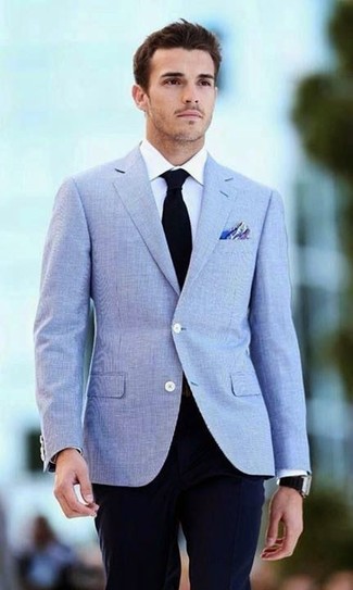 Comment porter une veste bleu clair quand il fait chaud