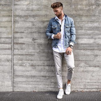 Comment porter une veste bleu clair quand il fait chaud