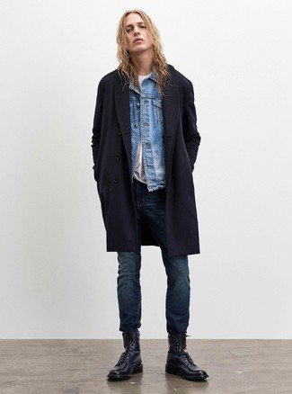 Comment porter une veste bleu clair quand il fait frais