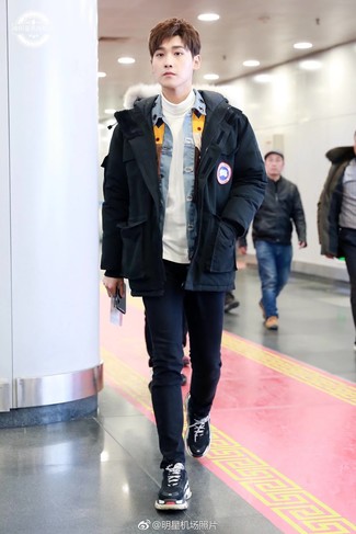 Comment porter une veste bleu clair quand il fait frais