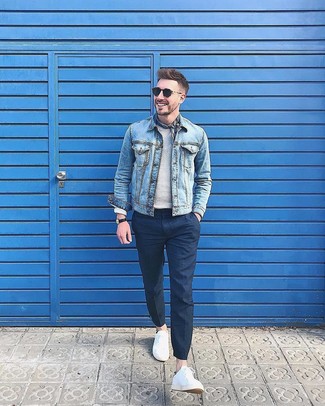 Comment porter une veste bleu clair pour un style chic decontractés au printemps