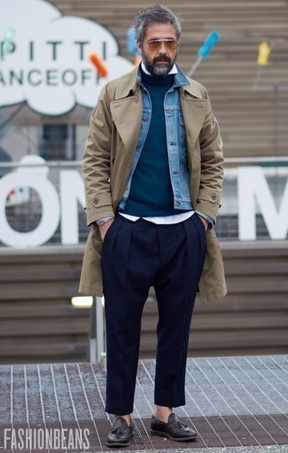 Comment porter une veste bleu clair après 50 ans