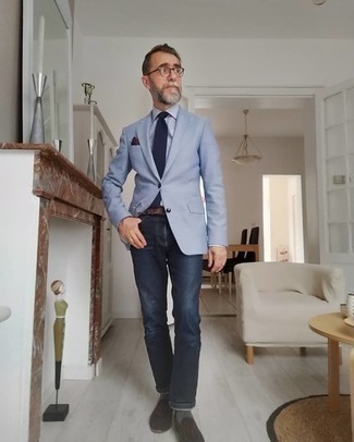 Comment porter une veste bleu clair après 50 ans