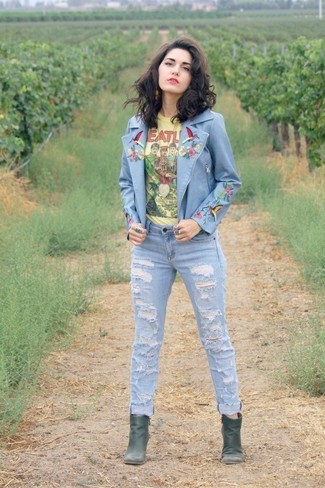 Comment porter une veste motard en cuir bleu clair