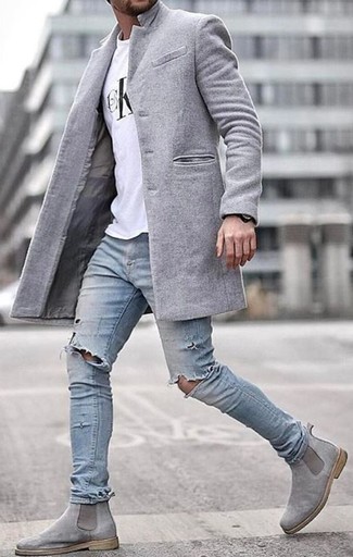 Comment porter un pantalon bleu clair quand il fait frais