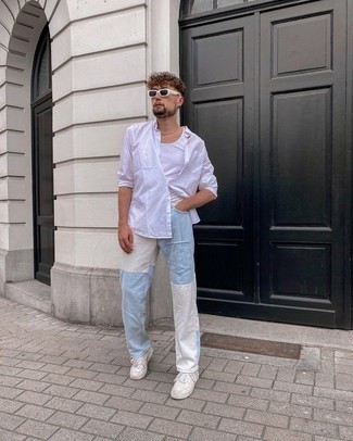 Comment porter un pantalon à patchwork bleu clair