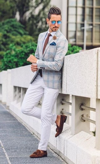 Comment porter une veste écossaise bleu clair quand il fait chaud