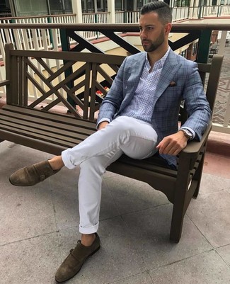 Comment porter une veste écossaise bleu clair quand il fait chaud