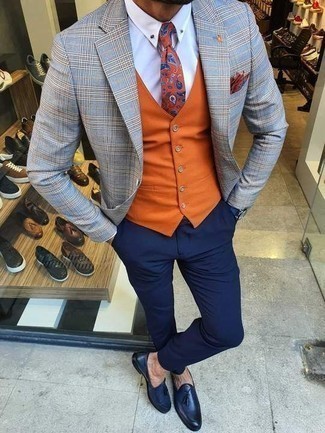 Comment porter une veste écossaise bleu clair quand il fait chaud