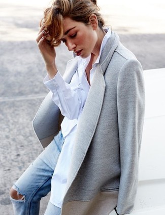 Comment porter un jean boyfriend déchiré bleu clair