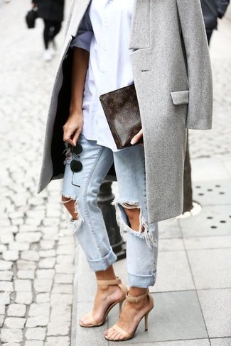 Comment porter un jean boyfriend déchiré bleu clair