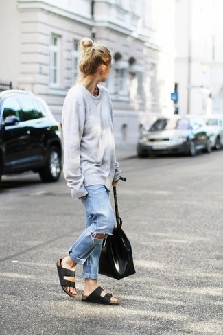 Comment porter un jean boyfriend déchiré bleu clair