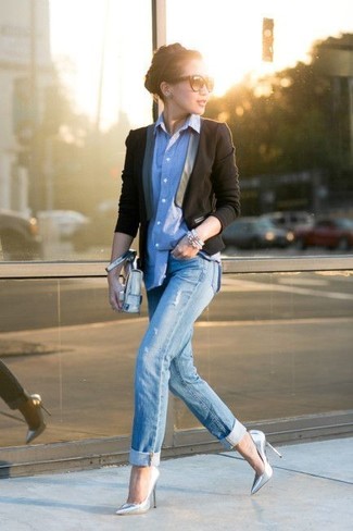 Comment porter un jean boyfriend déchiré bleu clair