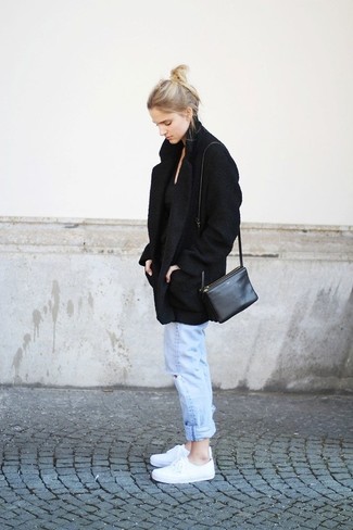 Comment porter un jean boyfriend déchiré bleu clair