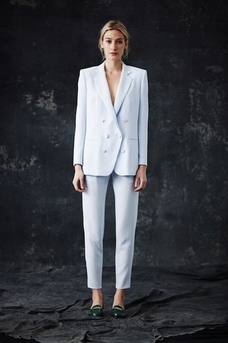 Comment porter un pantalon slim bleu clair