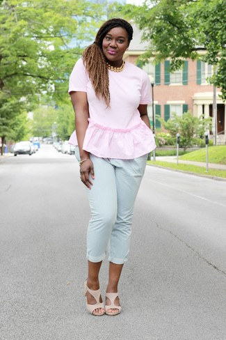 Comment porter un pantalon slim bleu clair