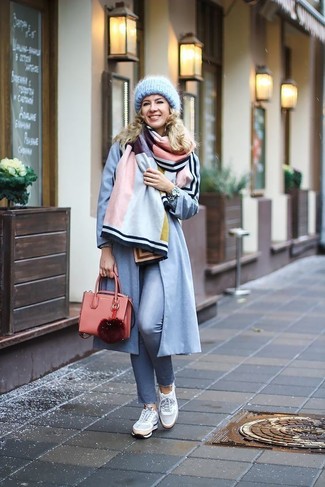 Comment porter un pantalon slim bleu clair
