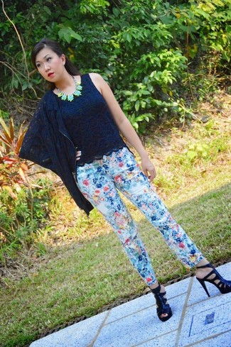 Comment porter un pantalon slim bleu clair