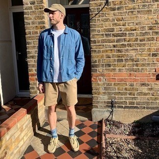 Comment porter des chaussettes bleu clair pour un style decontractés en été