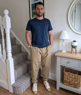 Comment porter des chaussettes bleu clair quand il fait très chaud