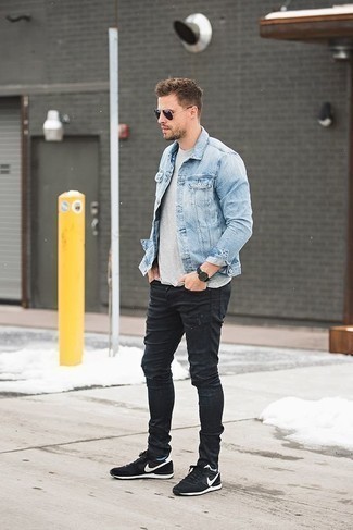 Comment porter des chaussettes bleu clair en été