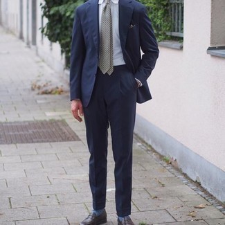 Comment porter des chaussettes bleu clair en été