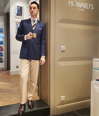 Comment porter des chaussettes bleu clair en été