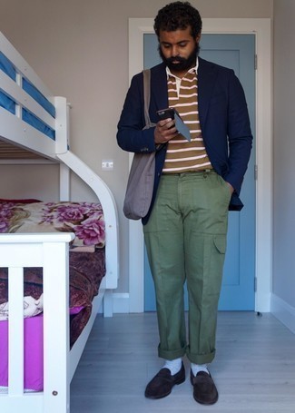 Comment porter des chaussettes bleu clair en été
