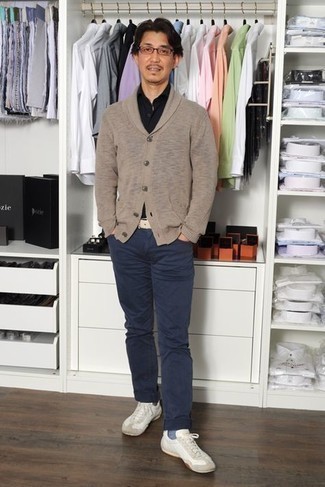 Comment porter des chaussettes bleu clair pour un style decontractés quand il fait chaud après 40 ans