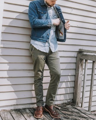Comment porter des chaussettes bleu clair en été