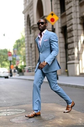 Comment porter un costume bleu clair quand il fait chaud
