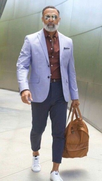Comment porter un blazer violet clair