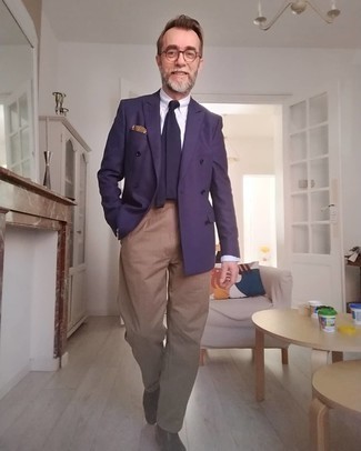 Comment porter un blazer violet clair après 50 ans