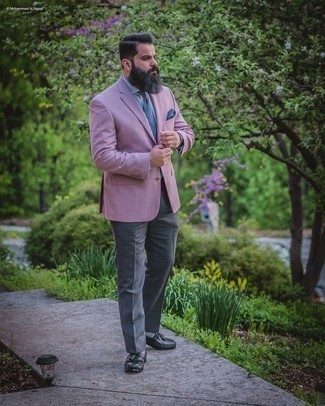 Comment porter un blazer violet clair pour un style elégantes