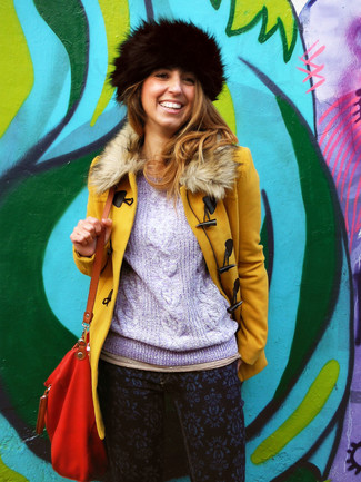 Comment porter un pull torsadé violet clair