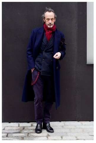 Comment porter un pantalon violet clair quand il fait frais